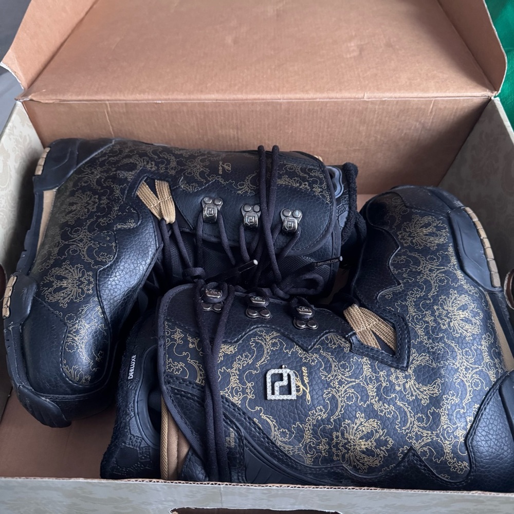 Vintage deeluxe ray lara snowboard boots - women's 2007 collection. Size : 8 w